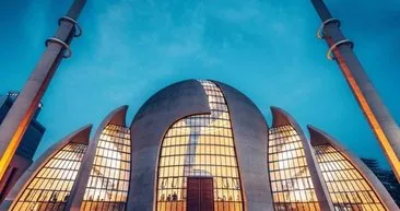 Köln Merkez Camii’ne Almanlardan yoğun ilgi