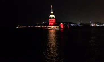 Kız Kulesi ve Selimiye Kışlası kırmızı beyaz