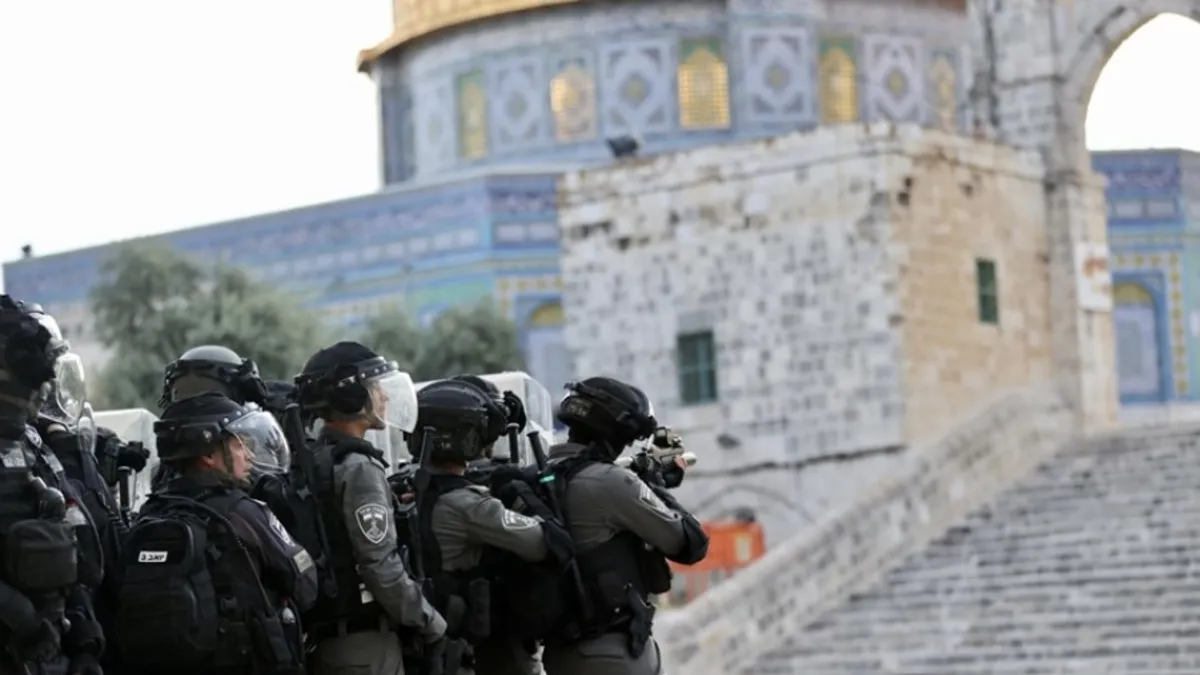 Mescid-i Aksa’da provokasyon: İsrailli grup polis korumasında baskın düzenledi Mescid-i Aksa’da provokasyon: İsrailli grup polis korumasında baskın düzenledi
