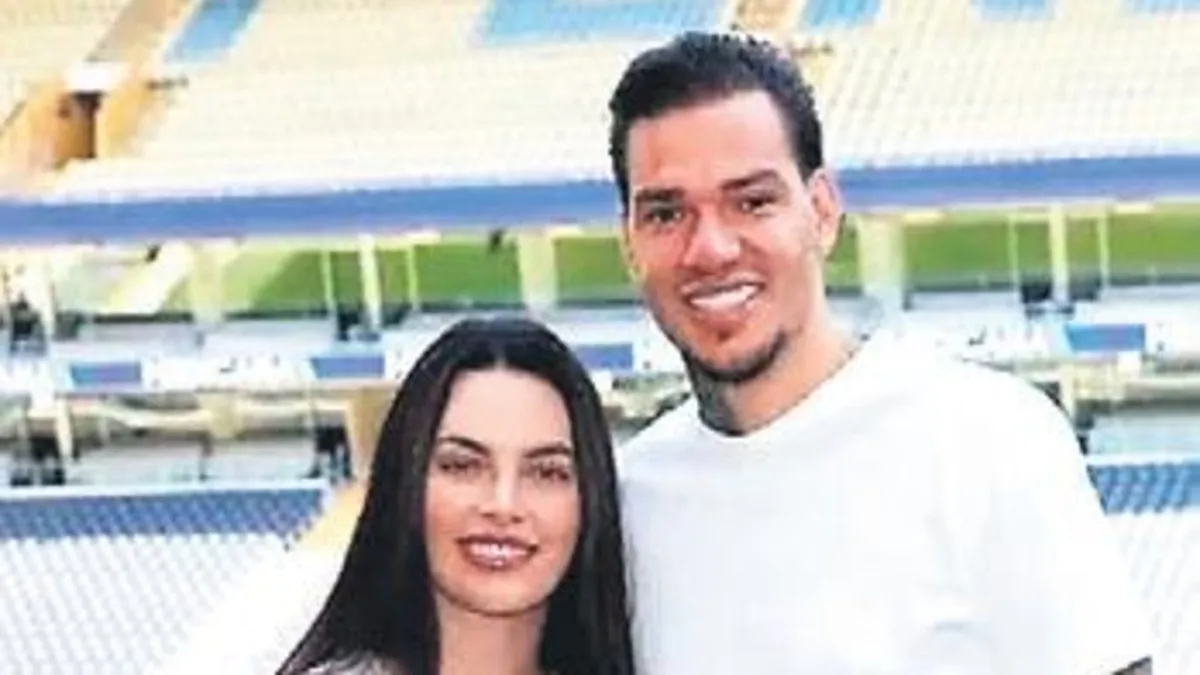 Yenge açtı ağzını yumdu gözünü!