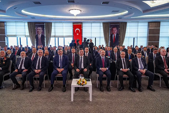 cumhurbaskani-yardimcisi-yilmaz-valiler-bulusmasi-programinda-konustu-1771356346964.jpg Cumhurbaşkanı Yardımcısı Yılmaz'dan siyasi istikrar mesajı