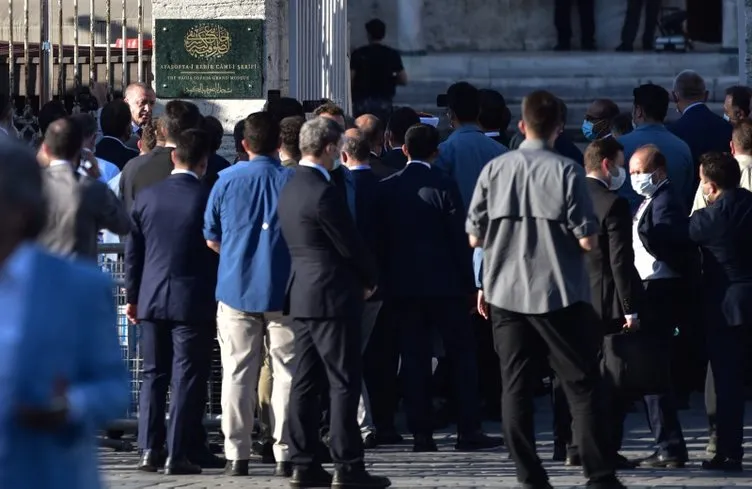 Cumhurbaşkanı Erdoğan ve MHP lideri Bahçeli Ayasofya Camii'nde incelemelerde bulundu