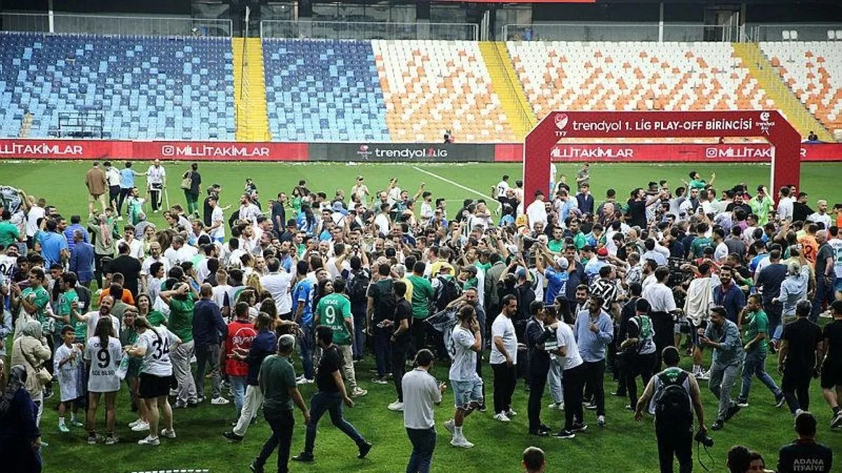 Bodrum FK taraftarları, takımlarının Süper Lig'e çıkmasını kutladı