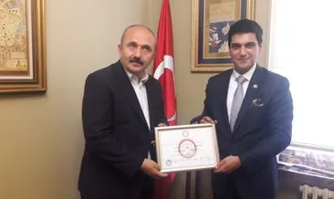Yusufeli Belediye Başkanı Aytekin mazbatasını aldı