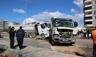 Kilis'te feci kaza: Hafriyat kamyonları birbirine girdi! #kilis