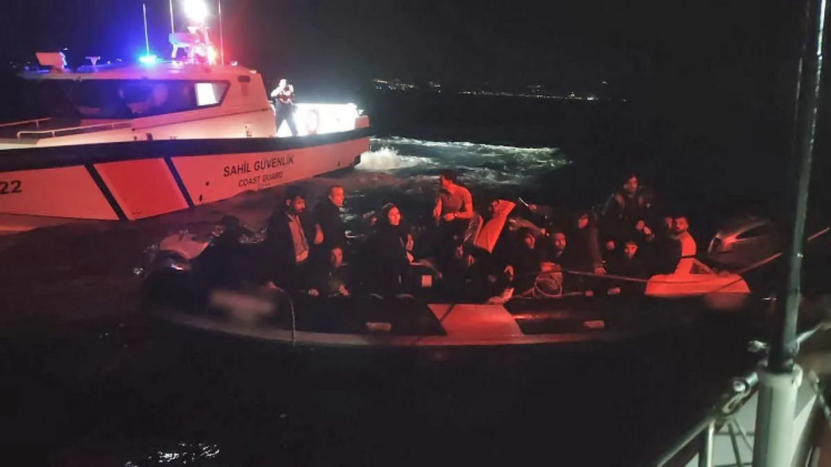 İzmir'de 24 düzensiz göçmen yakalandı