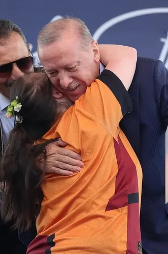 cumhurbaskanimiz-havvayi-cok-mutlu-etti-1780347984626.jpeg