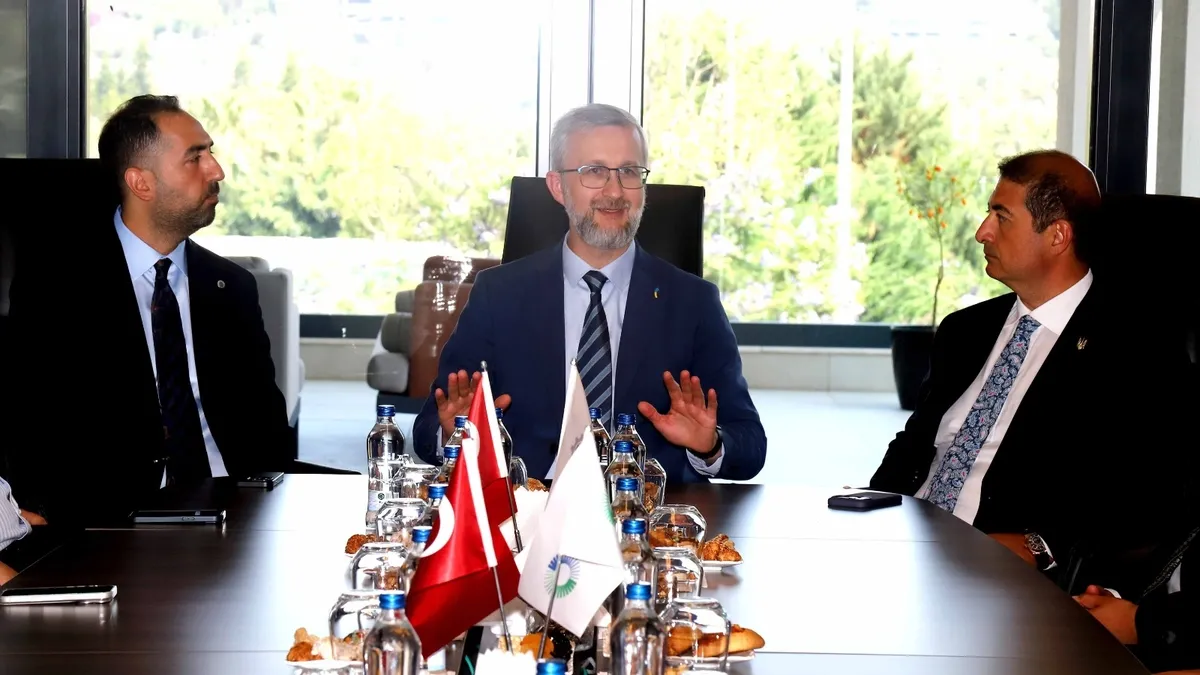 Ukrayna Büyükelçisi Nariman Dzhelyalov, Çukurova GİAD üyeleriyle bir araya geldi.