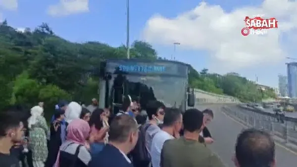 İETT otobüsü arızalandı, mağdur olan vatandaşlar yolu kapattı | Video