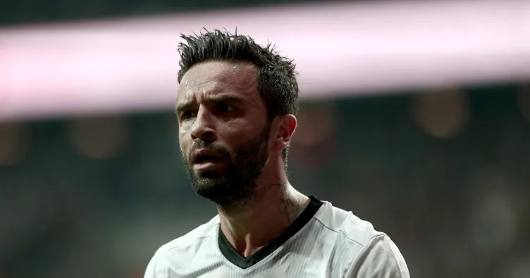Son dakika: Gökhan Gönül Beşiktaş’ta kaldı!