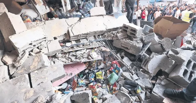 İşgalci İsrail güçleri mülteci kampını yıktı İşgalci İsrail güçleri mülteci kampını yıktı