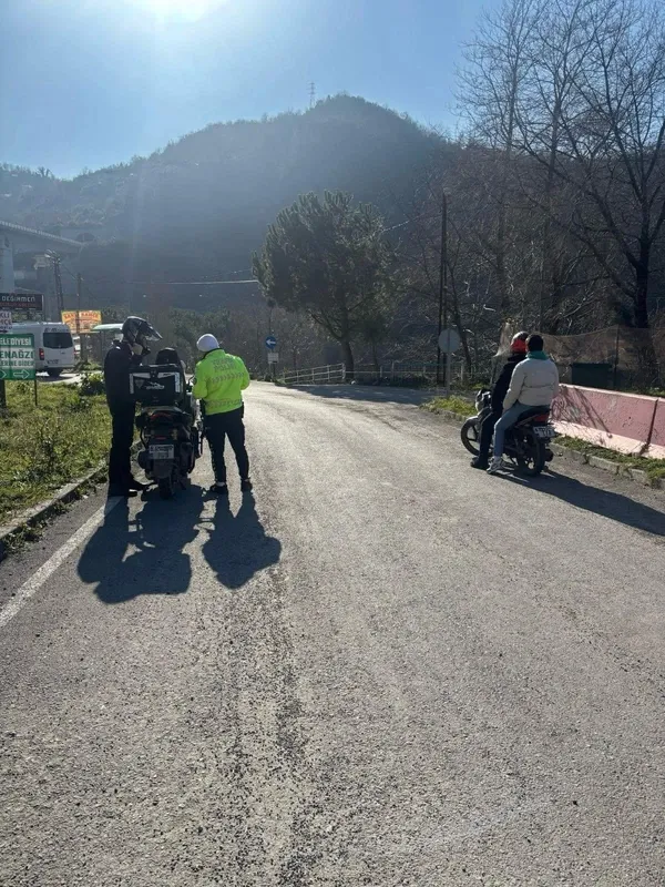 emniyet-ve-jandarmadan-motosiklet-denetimleri-1741585735385.jpg