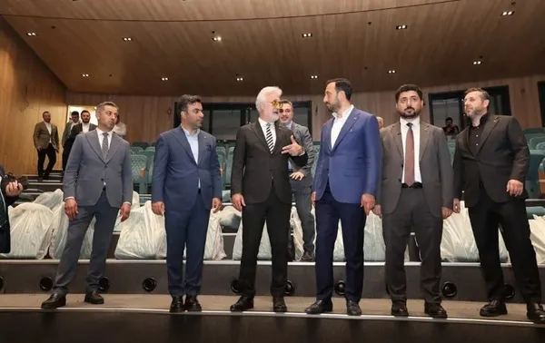 devlet-tiyatrolari-genel-muduru-karadagli-bagcilarda-yapimi-suren-kutuphane-ve-tiyatro-binasini-gezdi-1781900530591.jpg