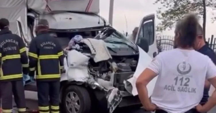 Kamyonet, TIR’a çarptı: 1 ölü,1 yaralı