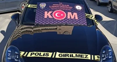 Lüks otomobilleri sahte evraklarla Türkiye’ye getiren 2 kişi gözaltına alındı