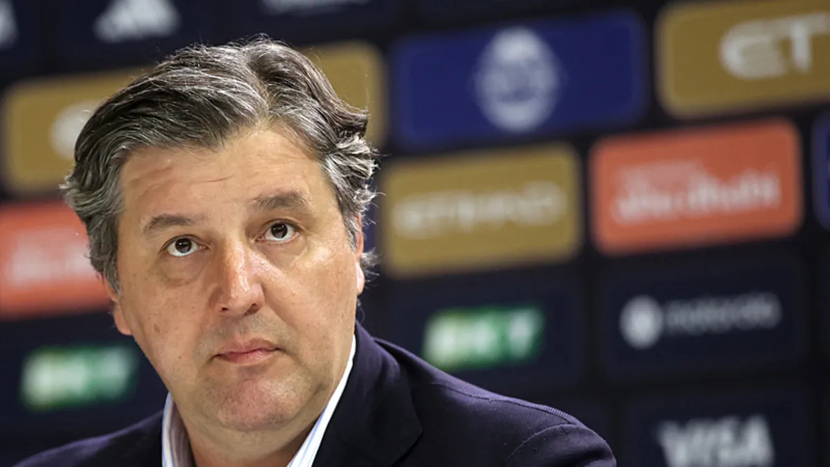 Basketbol Avrupa Ligi Başkanı ile CEO’su Fenerbahçe ve taraftarlarından özür diledi Basketbol Avrupa Ligi Başkanı ile CEO’su Fenerbahçe ve taraftarlarından özür diledi