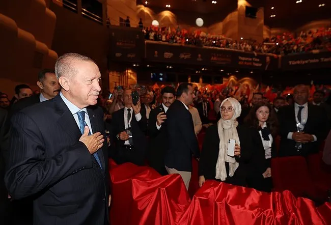 son-dakika-baskan-erdogandan-chpye-ve-ozgur-ozele-gonderme-3k-girdabinda-kivraniyorlar-1757771811167.jpeg