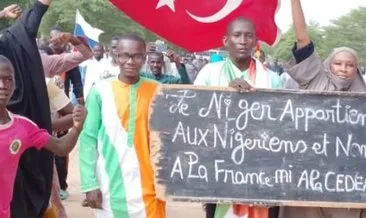 Nijer’de büyük hareketlilik devam ediyor: Sömürgeciliğe karşı Türk bayrağı açtılar!