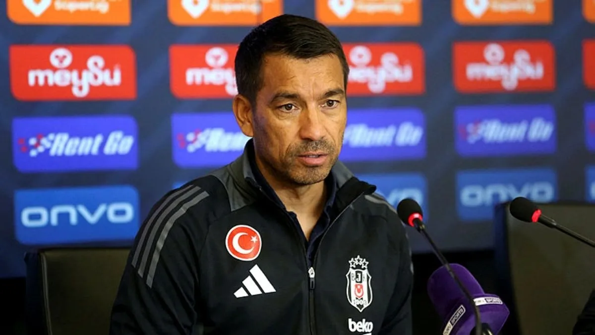 Van Bronckhorst: Ajax'tan sonra bugün gösterdiğimiz reaksiyon çok güzel