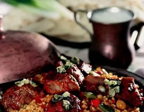 Sarımsaklı Bulgur Pilavı Eşliğinde Davet Eti