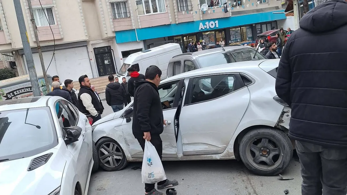 Trafikteki tartışma kaza ile bitti Trafikteki tartışma kaza ile bitti