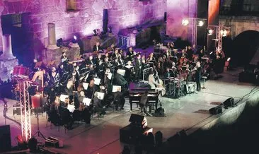 Grammy ödüllü sanatçı Aspendos’ta büyüledi