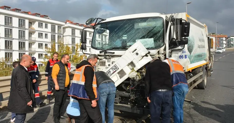 Maltepe’de çöp kamyonları çarpıştı: 1 yaralı