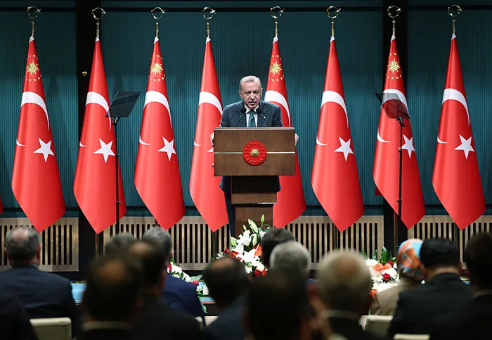 son-dakika-kabine-bugun-toplaniyor-masada-hangi-konular-var-baskan-erdogan-alinan-kararlari-aciklayacak-1763364415812.jpg Son dakika! Kabine toplandı: Masada hangi konular var? Başkan Erdoğan alınan kararları açıklayacak