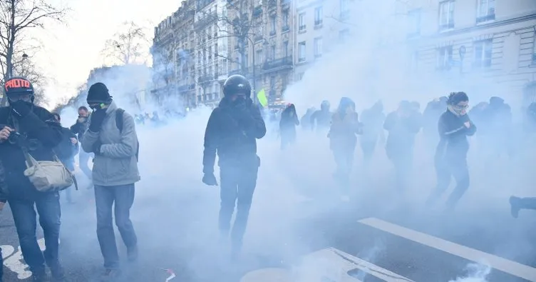 Fransa’da emeklilik reformuna karşı eylemler şiddete dönüştü
