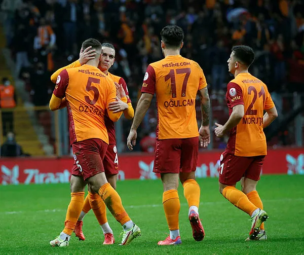 Son dakika: Galatasaray ilk yarıda şoka uğradı Denizlispor tarihe geçti! Abdülkadir Sünger maça damga vurdu…
