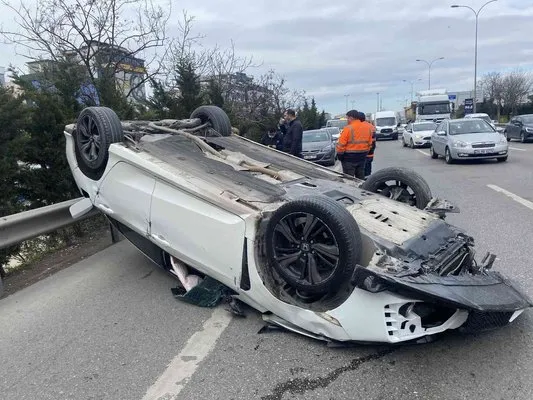 Maltepe’de kontrolden çıkan otomobil, 60 metre sürüklenerek takla attı