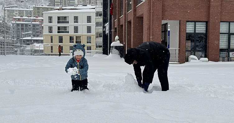 Artvin’de eğitime kar engeli! 5 ilçede okullar bir gün tatil edildi