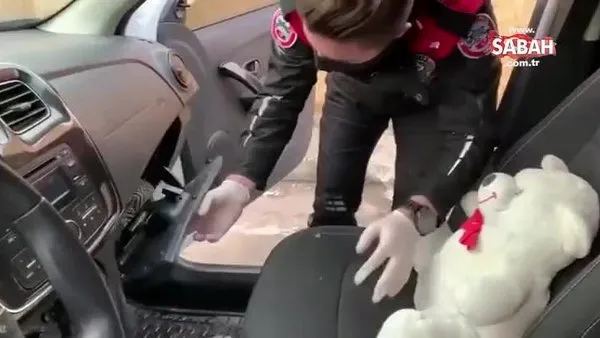 Şoför, yan koltuğuna oturtmuştu! Oyuncak ayının içerisinden silah çıktı | Video
