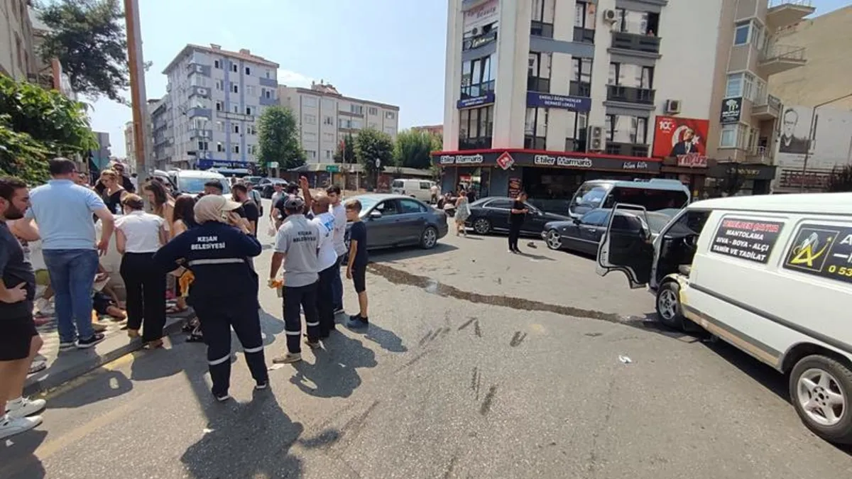 Edirne’de iki otomobil çarpıştı: 5 yaralı Edirne’de iki otomobil çarpıştı: 5 yaralı