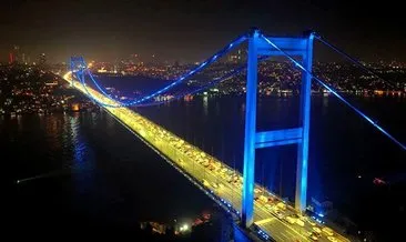 İstanbul Boğazı’ndaki köprüler kolon kanseri için ışıklandırıldı