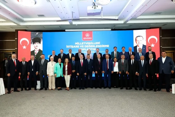 bakan-ciftci-ahbap-cavus-rezaleti-resmi-kurumlarin-guvenilirligini-bir-kez-daha-ortaya-koydu-1784813498557.jpg