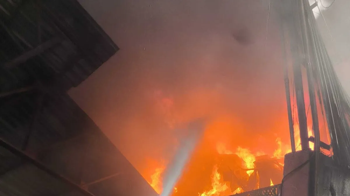 SON DAKİKA | Adana’da yangın paniği: Geri dönüşüm tesisi alevlere teslim oldu!