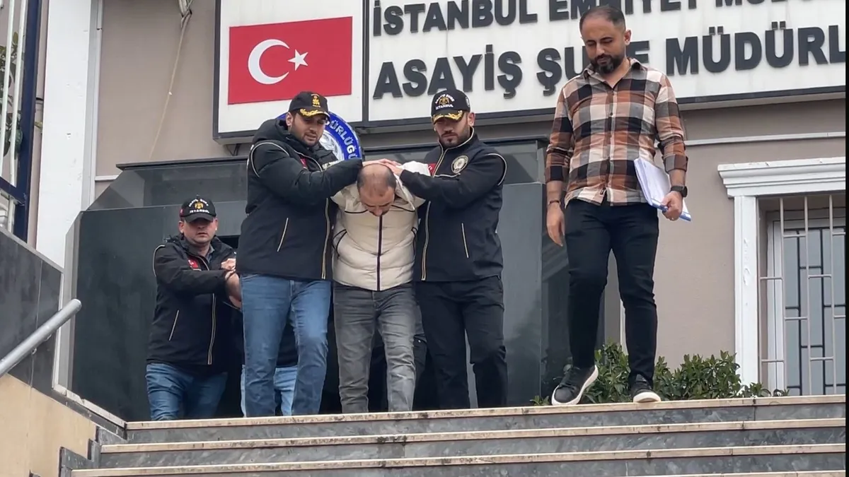 İstanbul'da kan donduran cinayet: Karısının aracına bindiği adamı öldürdü! Meğer gerçek çok başkaymış… İstanbul'da kan donduran cinayet: Karısının aracına bindiği adamı öldürdü! Meğer gerçek çok başkaymış…