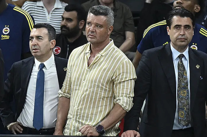 fenerbahce-baskani-sadettin-saran-son-kez-genel-kurul-uyelerine-seslendi-1780743160825.jpeg