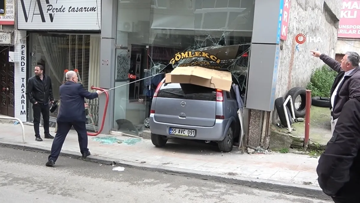 Otomobil terzi dükkanına daldı