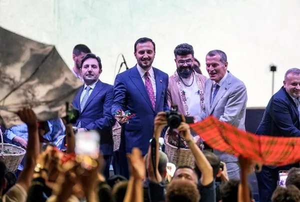 zeytinburnunda-27-merkezefendi-geleneksel-tip-festivali-renkli-basladi-1781790071602.jpg