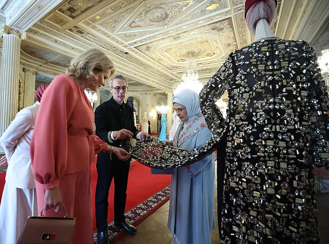 emine-erdogan-belcika-kralicesi-mathildeyle-bir-araya-geldi-1778424074351.jpg Emine Erdoğan, Belçika Kraliçesi Mathilde'yle bir araya geldi