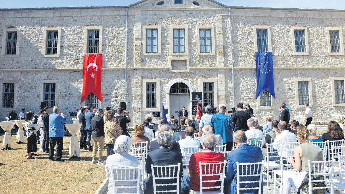 Her duvarın ardında bir hikâye var