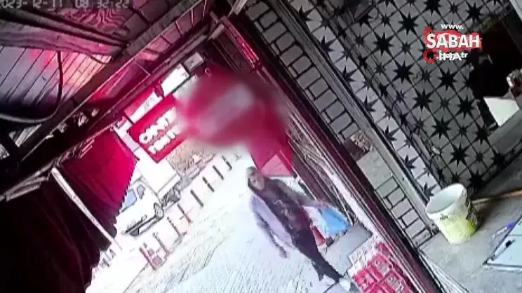 Taşımakta zorlansa da içecekleri çalmaktan vazgeçmedi... Hırsızlık anları kamerada | Video