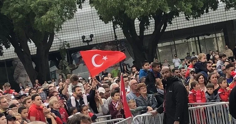 Türk futbolculardan Fransız siyasetçiye tokat gibi cevap!