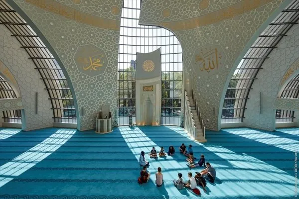 Köln Merkez Camii'ne Almanlardan yoğun ilgi