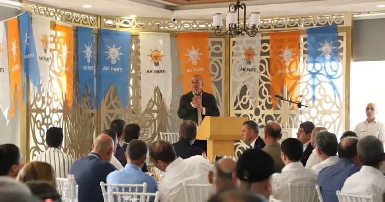 Çavuşoğlu Alanya’da AK Parti İlçe Teşkilatıyla bir araya geldi