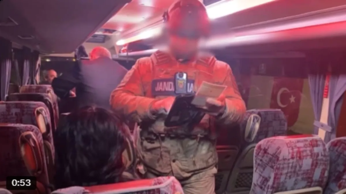 SON DAKİKA… Bakan Yerlikaya açıkladı! 81 ilde eş zamanlı operasyon: 19 göçmen kaçakçısı ve 478 düzensiz göçmen yakalandı SON DAKİKA… Bakan Yerlikaya açıkladı! 81 ilde eş zamanlı operasyon: 19 göçmen kaçakçısı ve 478 düzensiz göçmen yakalandı