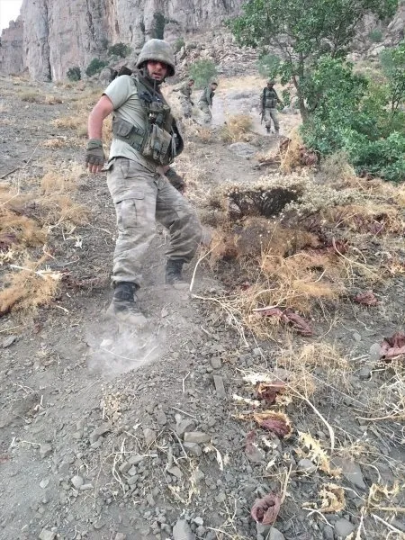 Mehmetçik Kuzey Irak'ta terör inlerine operasyonlar düzenliyor! İşte o fotoğraflar