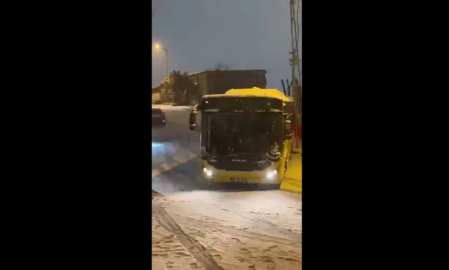 son-dakika-istanbulda-hayat-felc-her-yagista-bilindik-manzaralarin-olustugu-megakentte-trafik-yogunlugu-81e-ci-1768808562350.jpg (1331×800)